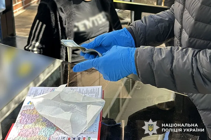 На Полтавщині затримали жінку, яка намагалася дати хабаря слідчому