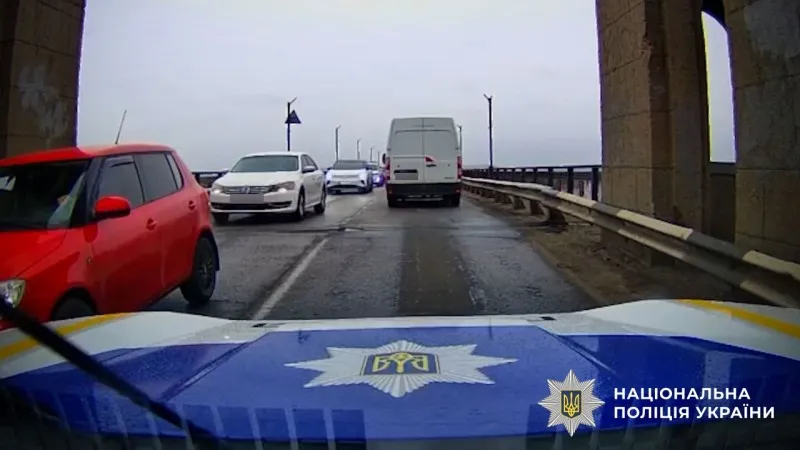 На Полтавщині дівчина збиралася стрибнути з мосту