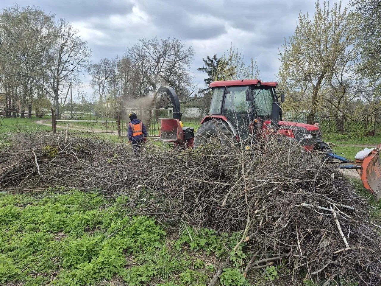 У Полтавській громаді з початку весни подрібнили понад тисячу кубометрів гілля