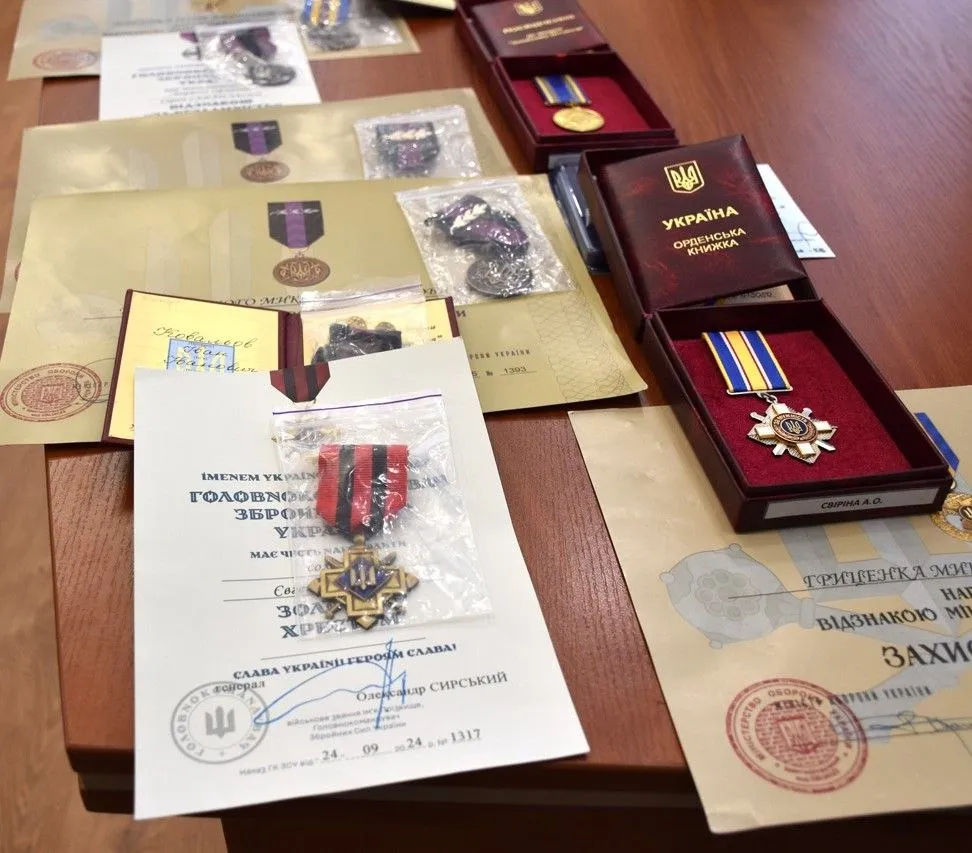 Доньці безвісно зниклого воїна з Полтавщини передали його нагороду