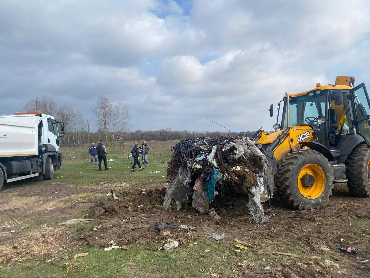На Полтавщині ліквідують стихійне сміттєзвалище 