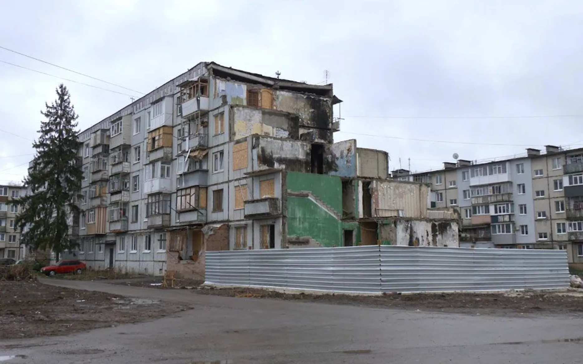У Полтаві пошкоджені російськими обстрілами будинки вже кілька років залишаються без ремонту