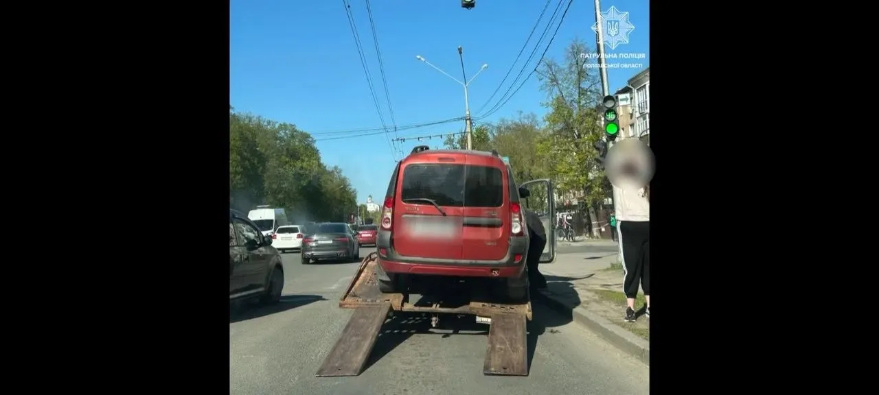 У Полтаві нетверезий водій легковика намагався втекти від патрульних
