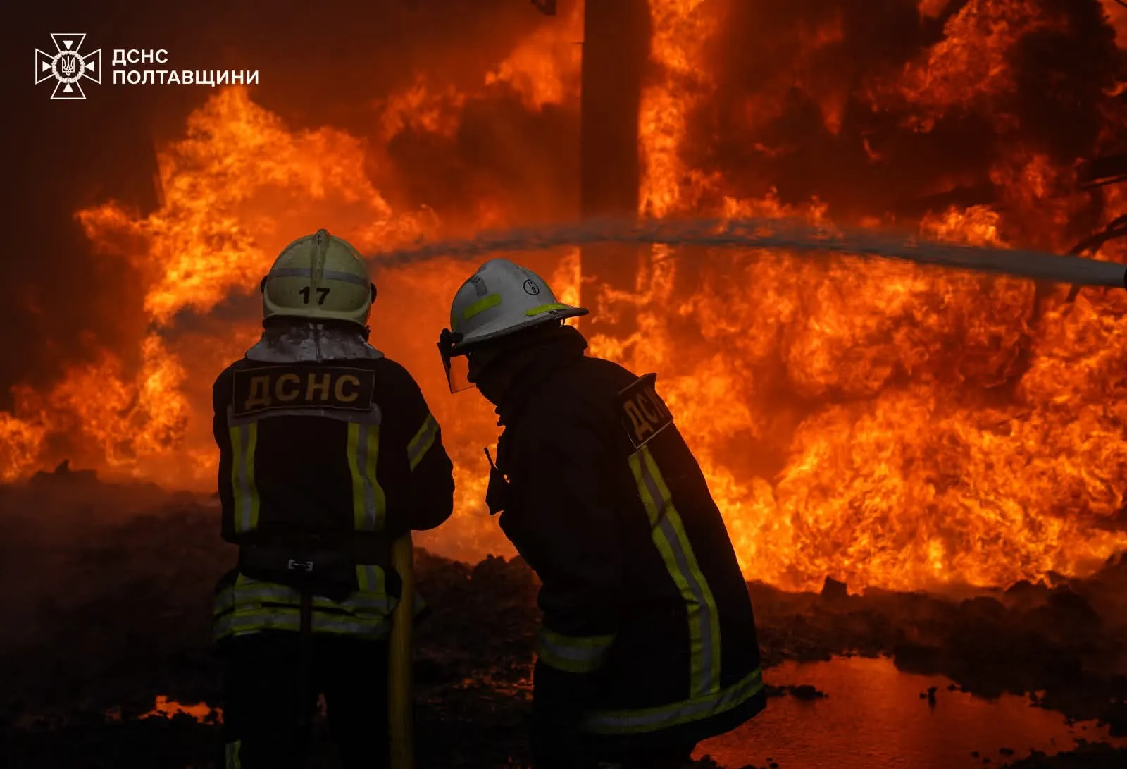 Пожежі від ворожої атаки на Полтавщині гасили 193 рятувальники