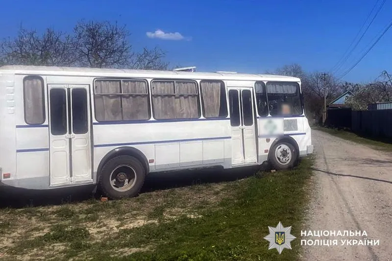 У Миргородському районі під час ремонту автобуса загинув водій