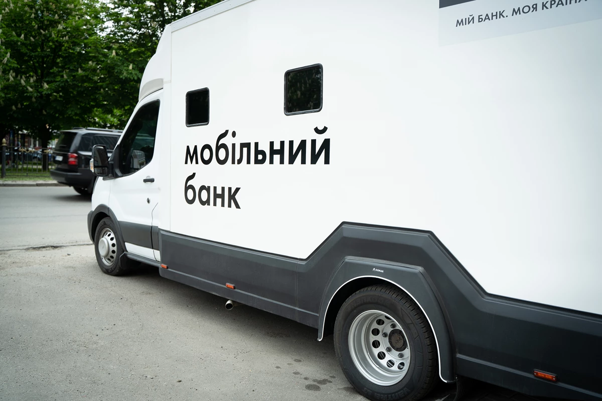 На Полтавщині розпочало роботу перше мобільне відділення «Ощадбанку»