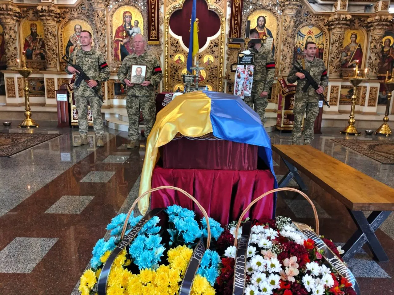 У Полтаві попрощалися із загиблим військовим Олександром Клименком