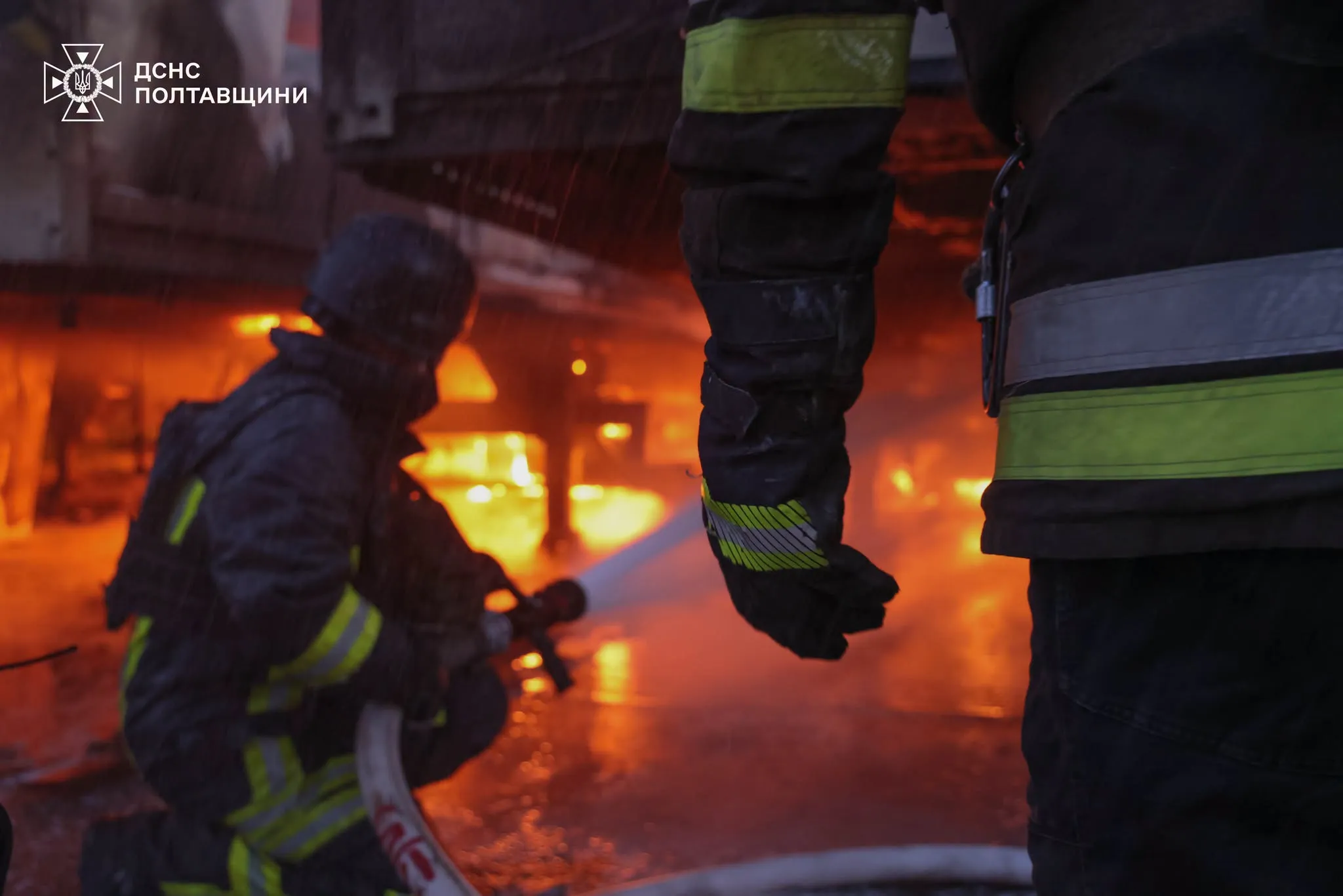 Понад 100 рятувальників ліквідовували наслідки російської атаки по Полтавській громаді