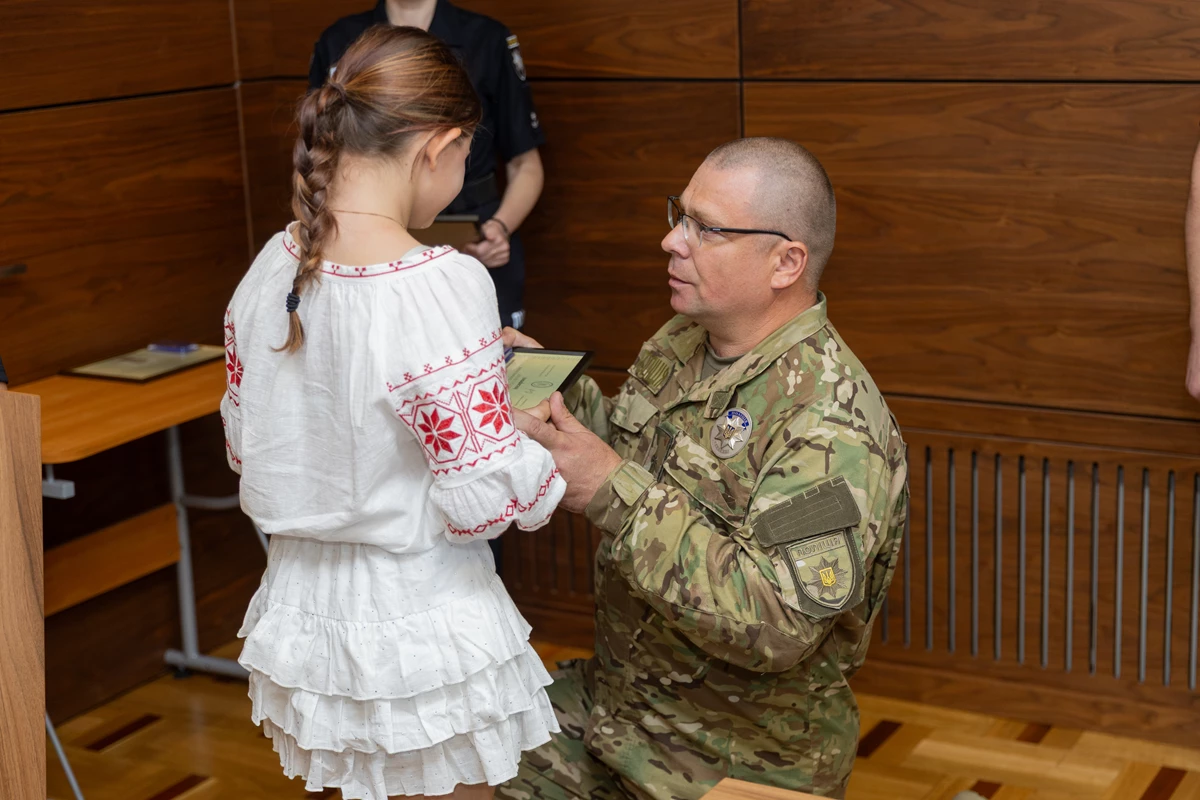 Рідним полеглих правоохоронців з Полтавщини передали їхні відзнаки
