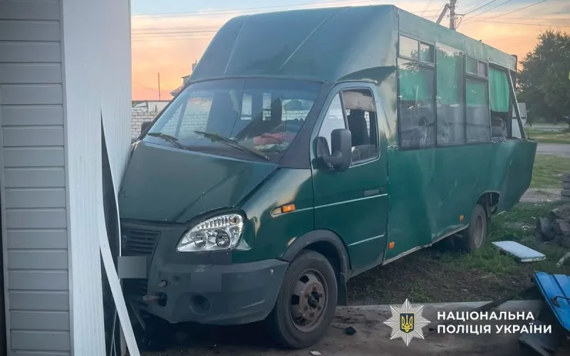 У Кременчуцькому районі маршрутка зіткнулася з вантажівкою