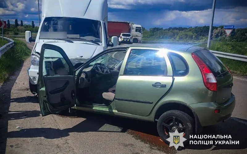 На Полтавщині зіткнулися легковик і автобус: постраждали двоє дорослих і двоє дітей