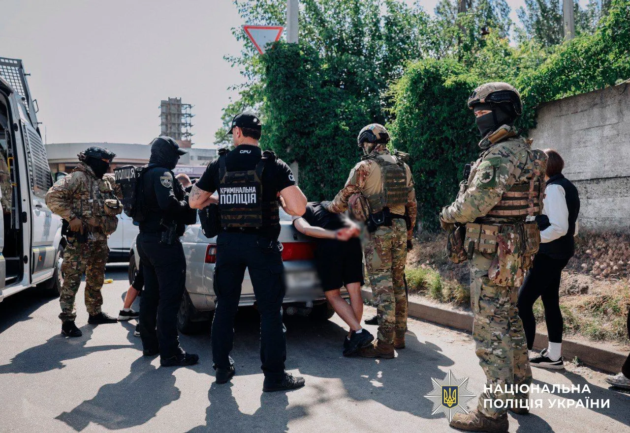 Поліціянти затримали п’ятьох жителів Кременчука, які допомагали чоловікам тікати із військових частин