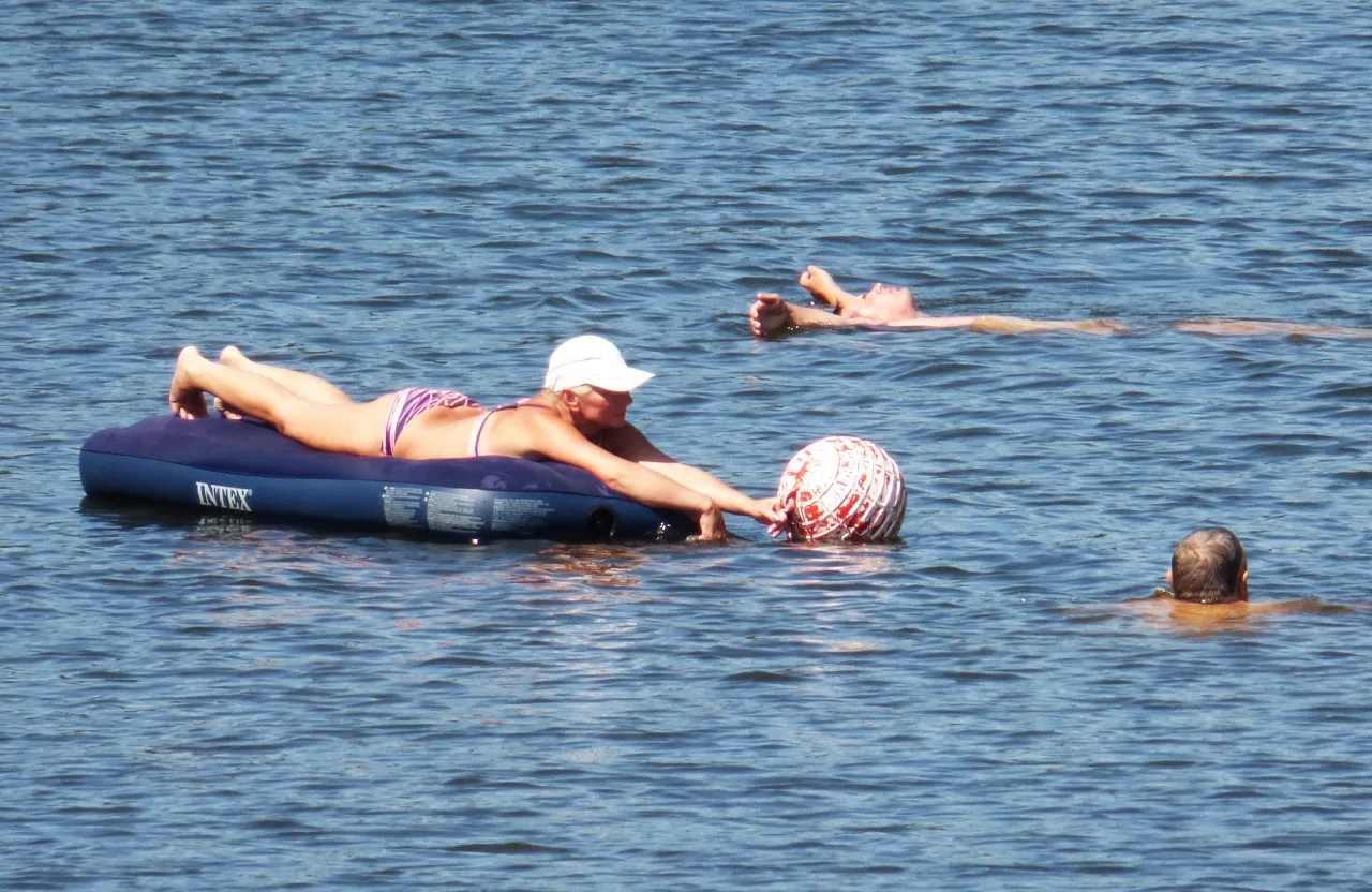 Полтавцям радять утримуватися від відпочинку на воді через відсутність укриттів