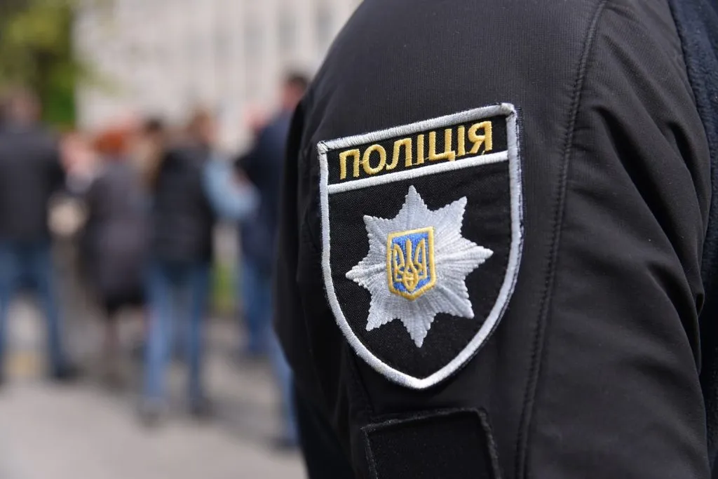 Житель Миргородщини поранив двох поліціянтів