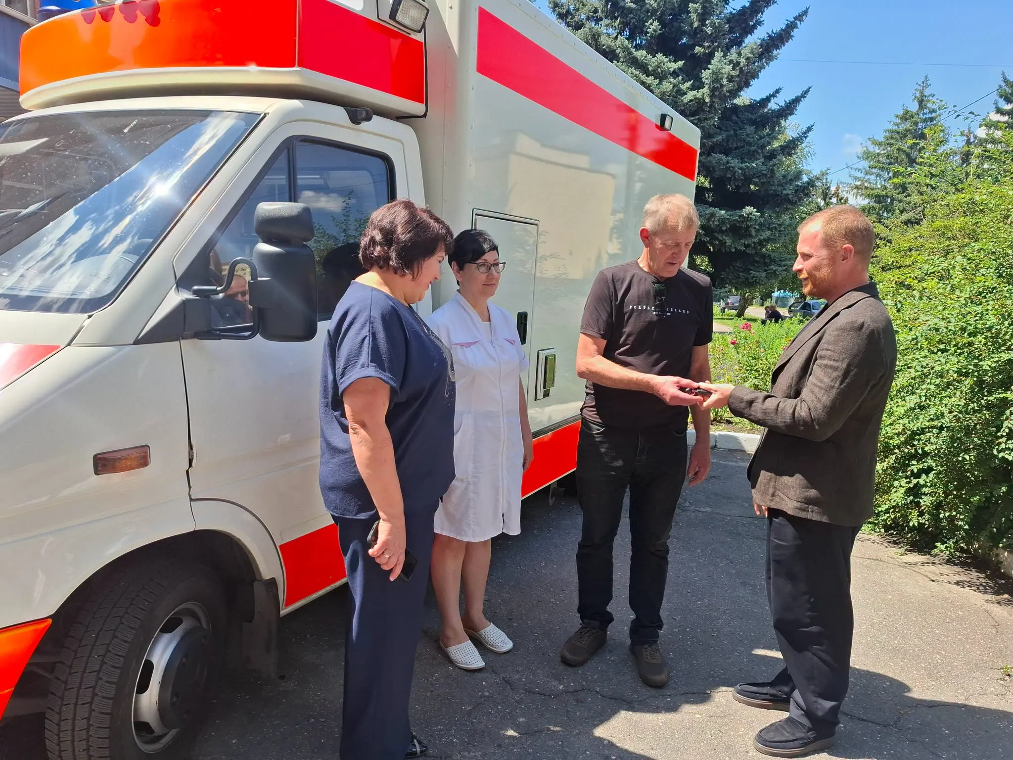 Машівській громаді передали «швидку» та спорядження для пожежників