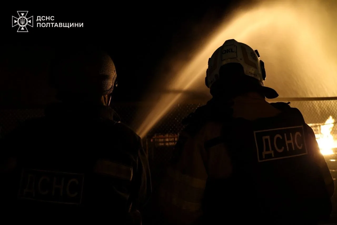 У Полтавському районі загасили пожежу, що виникла внаслідок російської атаки