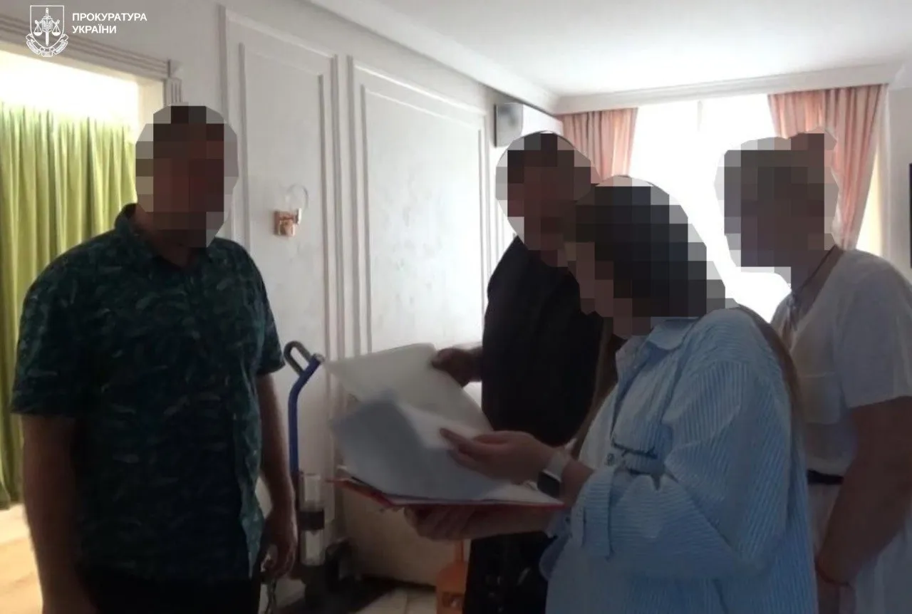 У Полтаві під варту взяли адвоката, який за 11 тисяч доларів обіцяв чоловікові оформити відстрочку