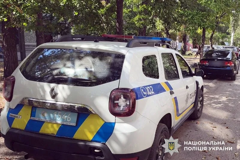 На Полтавщині чоловік погрожував перехожим гранатою