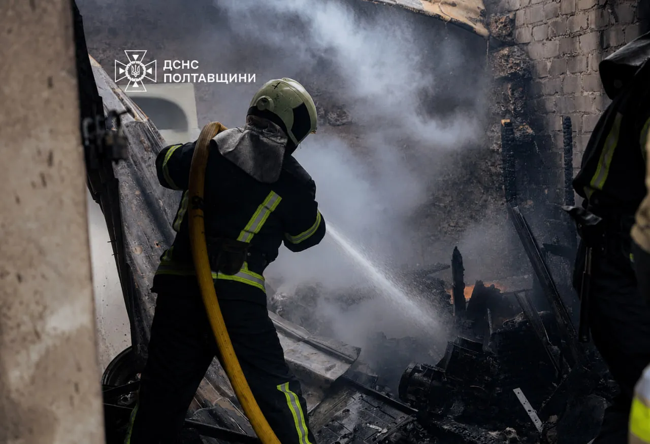 У Полтавському районі загорілися будинок й ліс через падіння ворожого безпілотника