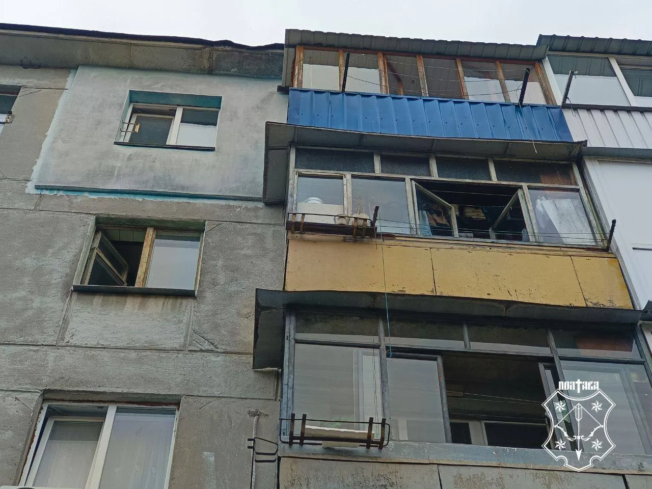 У Полтаві у восьми багатоповерхівках вибило вікна через вибух