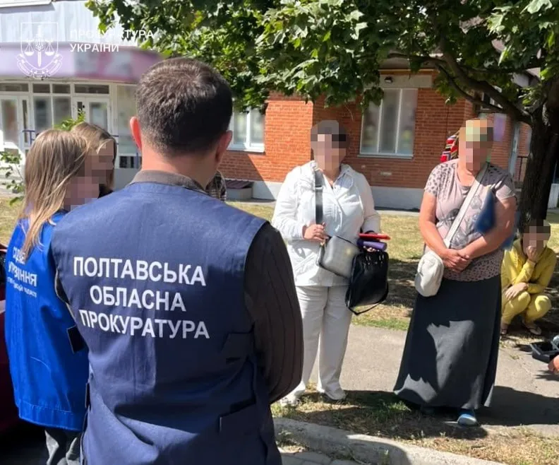 Фіктивне батьківство: жительок Полтавщини підозрюють у сприянні незаконному переправленню через кордон