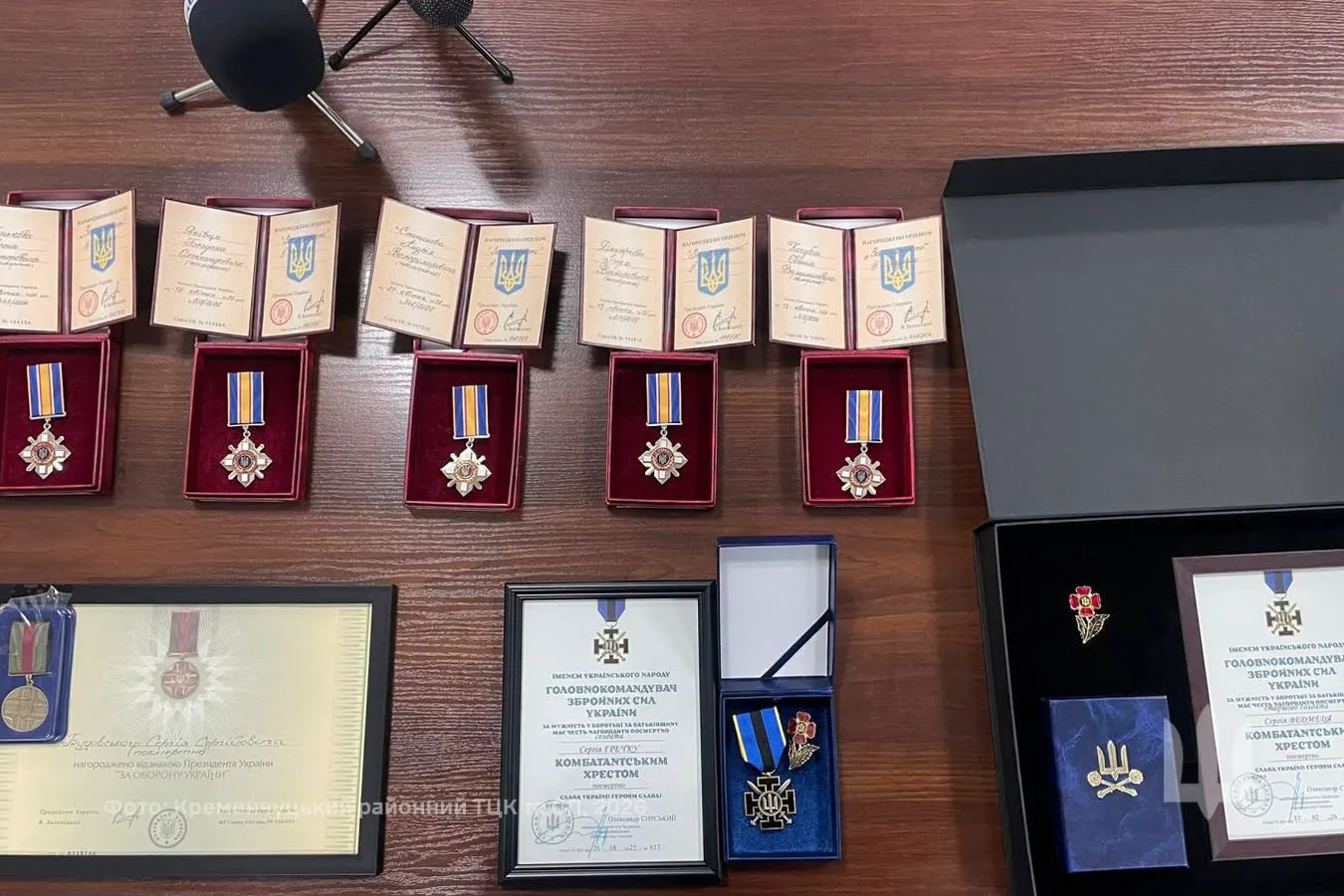 Родинам полеглих захисників з Полтавщини передали їхні нагороди