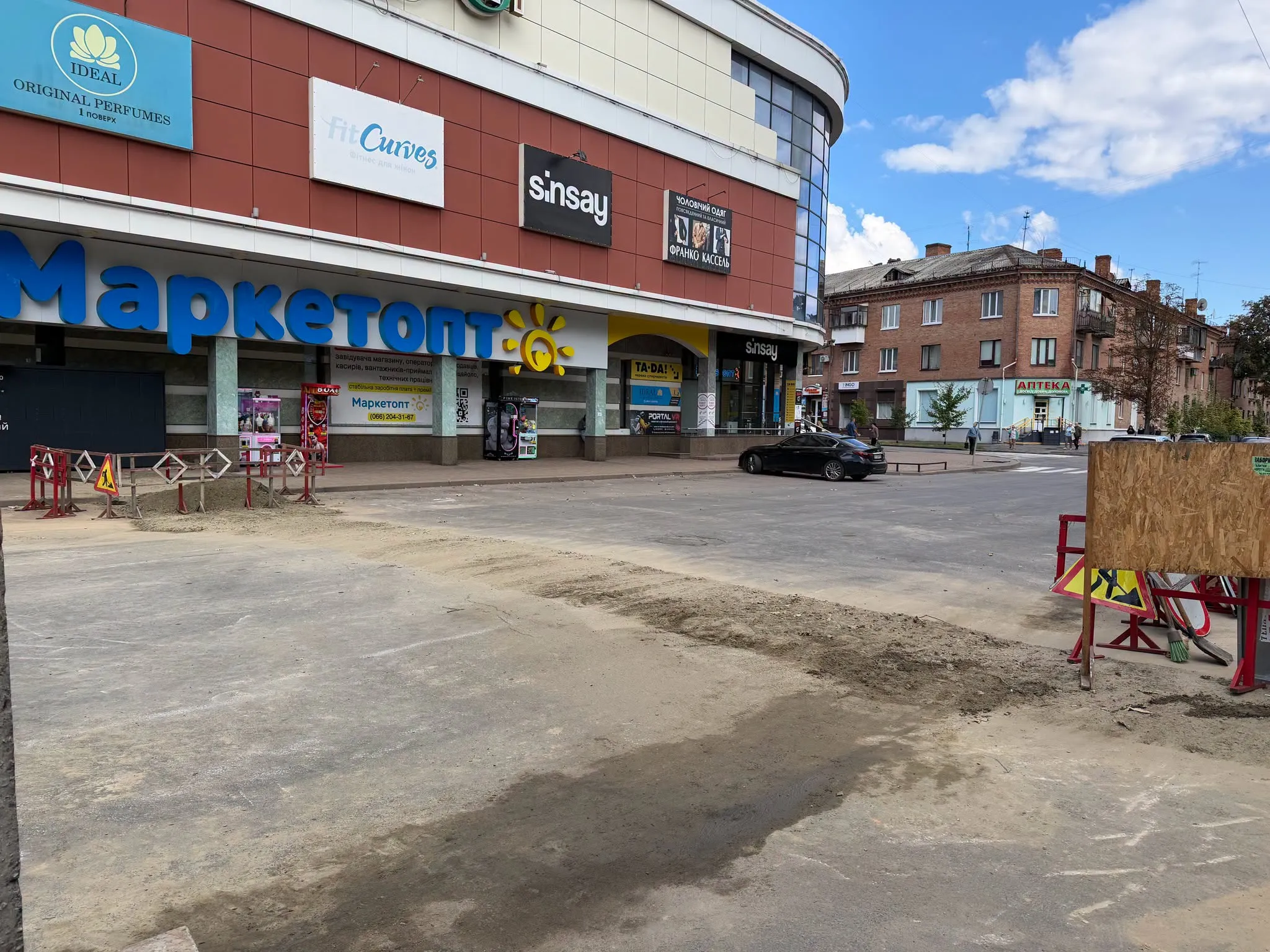 Рух на вулиці Полтави, де ремонтували тепломережу, відновили раніше