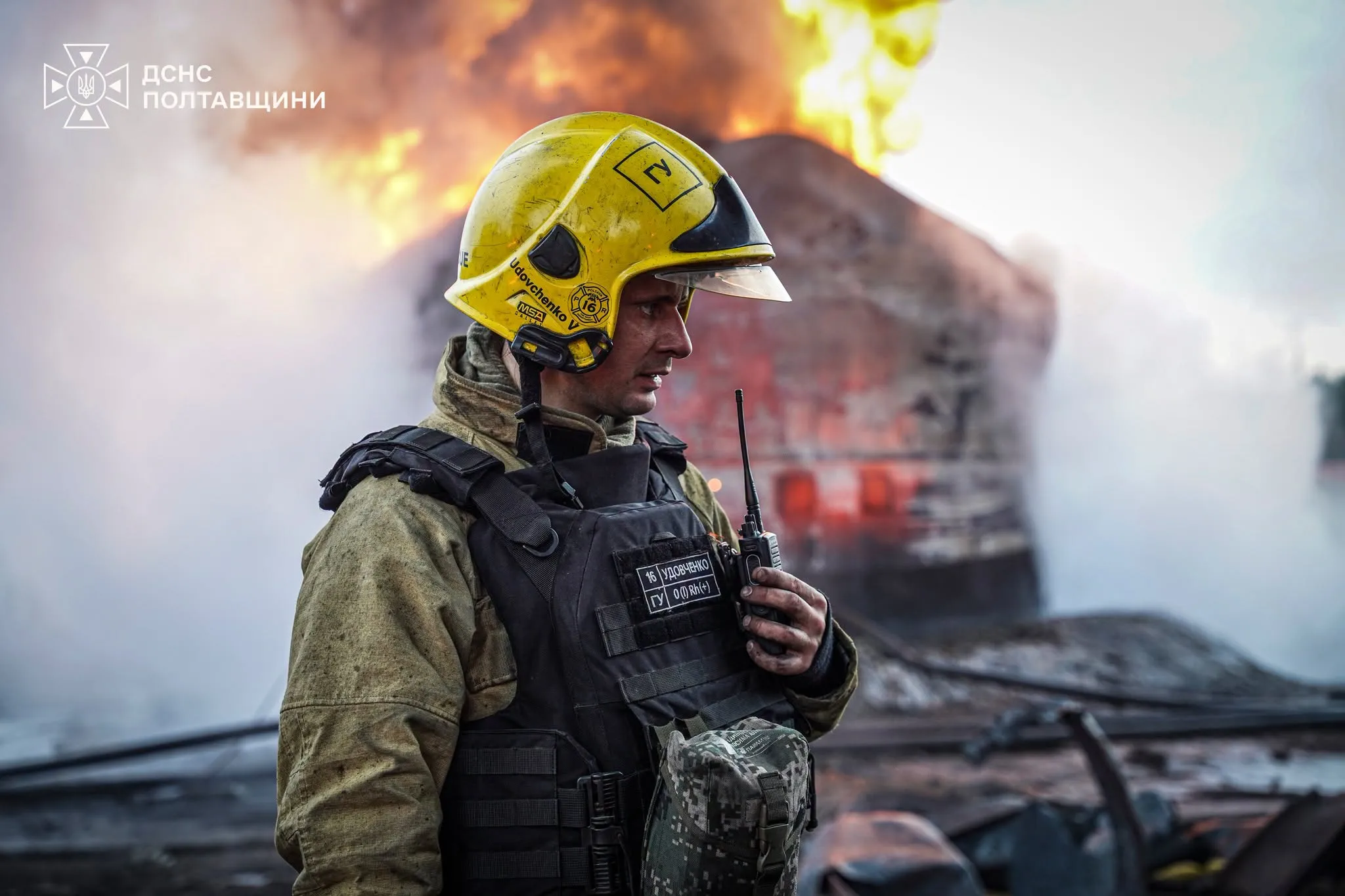 Через російську атаку на Полтавщині виникла пожежа на території підприємства