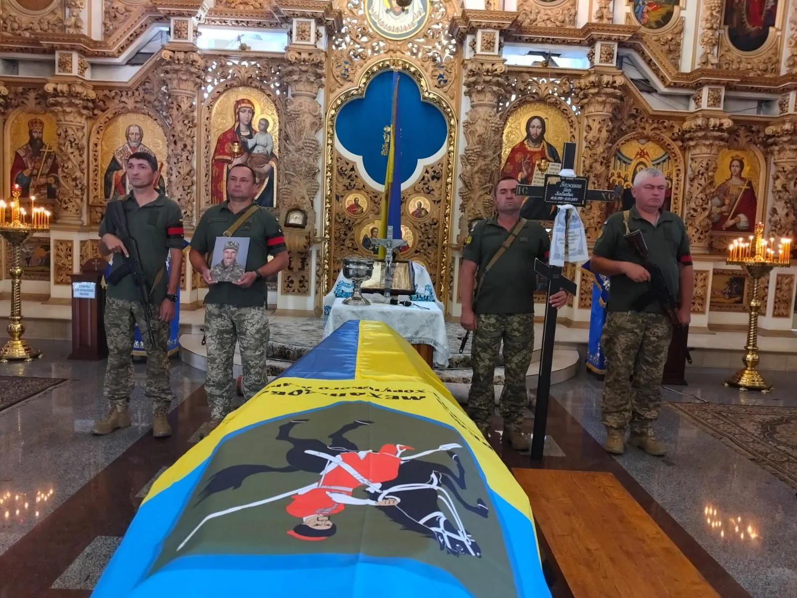 Полтавська громада попрощалася з полеглим воїном