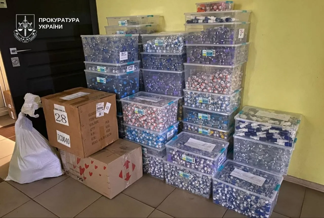 Незаконне виготовлення та збут фальсифікованого препарату для схуднення – в Полтаві проводили обшуки