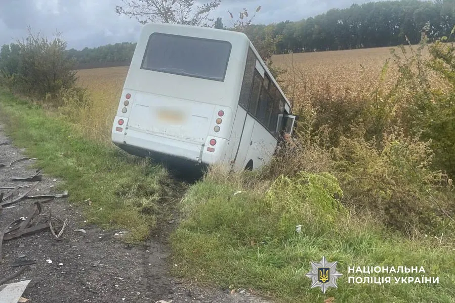 У Миргородському районі автобус потрапив у ДТП, поранена пасажирка
