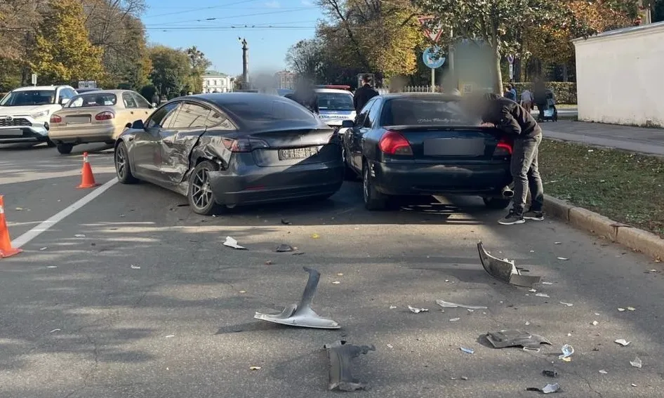 У Полтаві сталася ДТП за участі трьох автомобілів