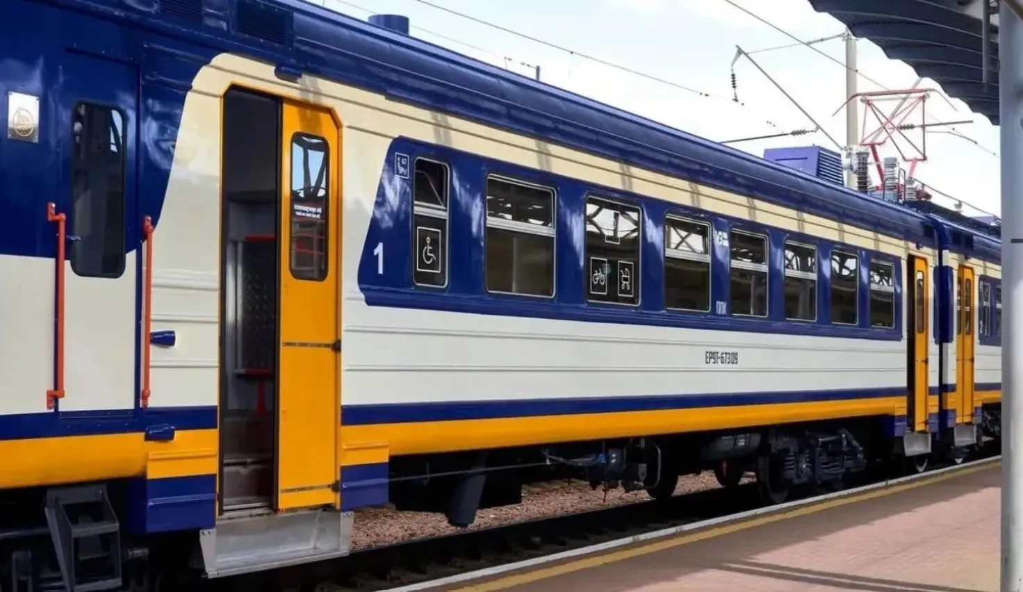 Приміський поїзд, що курсує Полтавщиною, затримується в дорозі