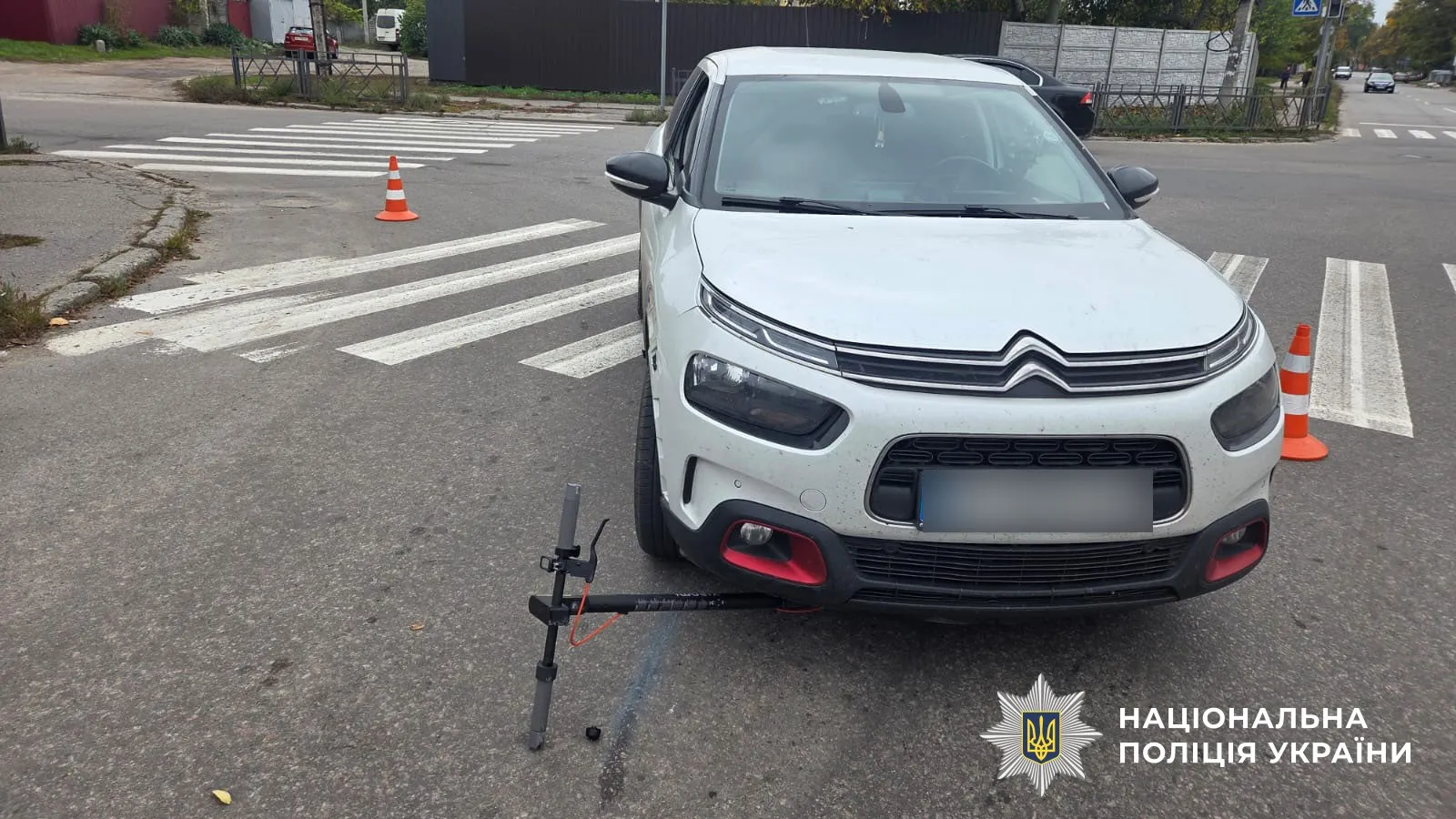 У Кременчуці автомобіль збив неповнолітнього на електросамокаті
