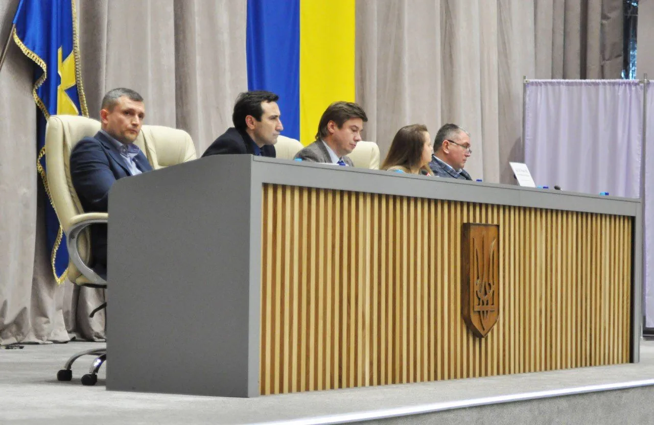 Зменшити кількість заступників голови Полтавської облради: звідки ця ідея та що про це думають самі зами