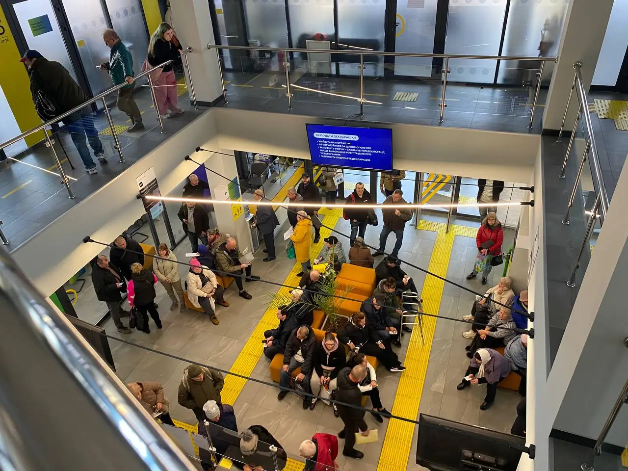 Черги в полтавському ЦНАПі через нову послугу на оформлення відстрочки: що говорять містяни